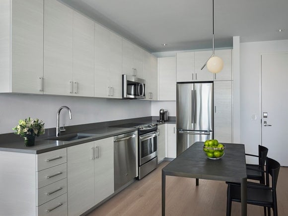 AKA UniversityCity Suite kitchen 2